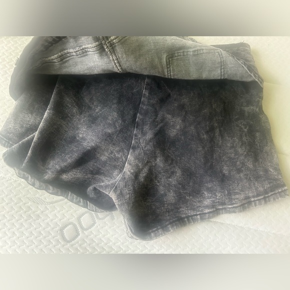 New black denim skort never worn. - Picture 4 of 5